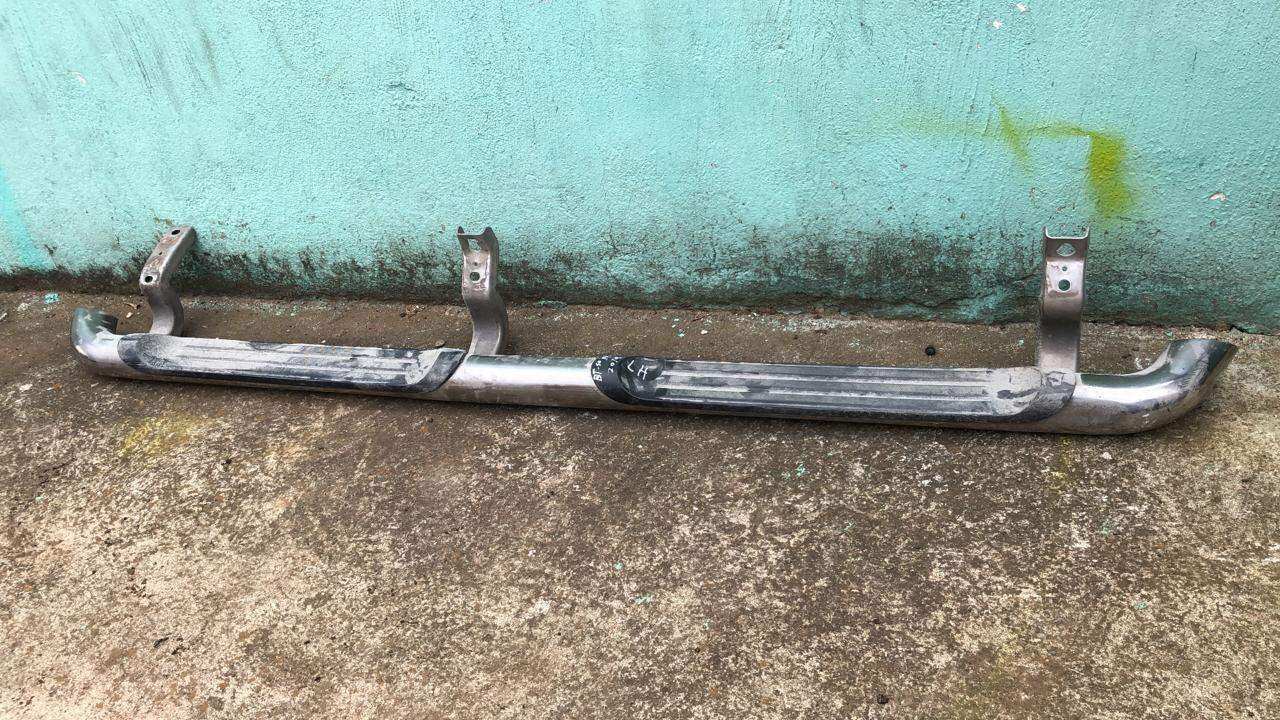 Accesorio Estribo universal original de Mazda bt50 pro 2014 2020 - Grupo Revisa