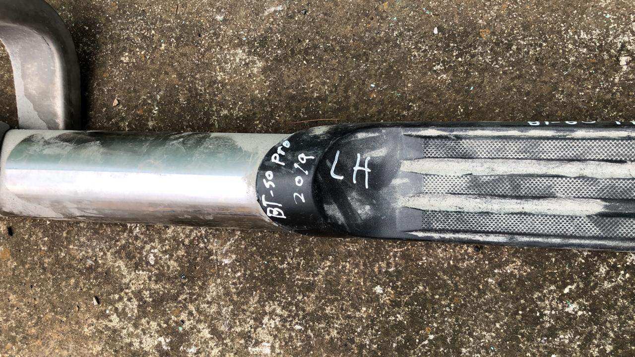 Accesorio Estribo universal original de Mazda bt50 pro 2014 2020 - Grupo Revisa