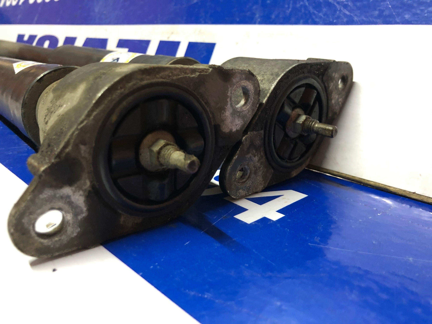 Amortiguadores traseros Mazda 2 / Ford Fiesta 2009 2014 ( 8v51-18159-aa ) - Grupo Revisa