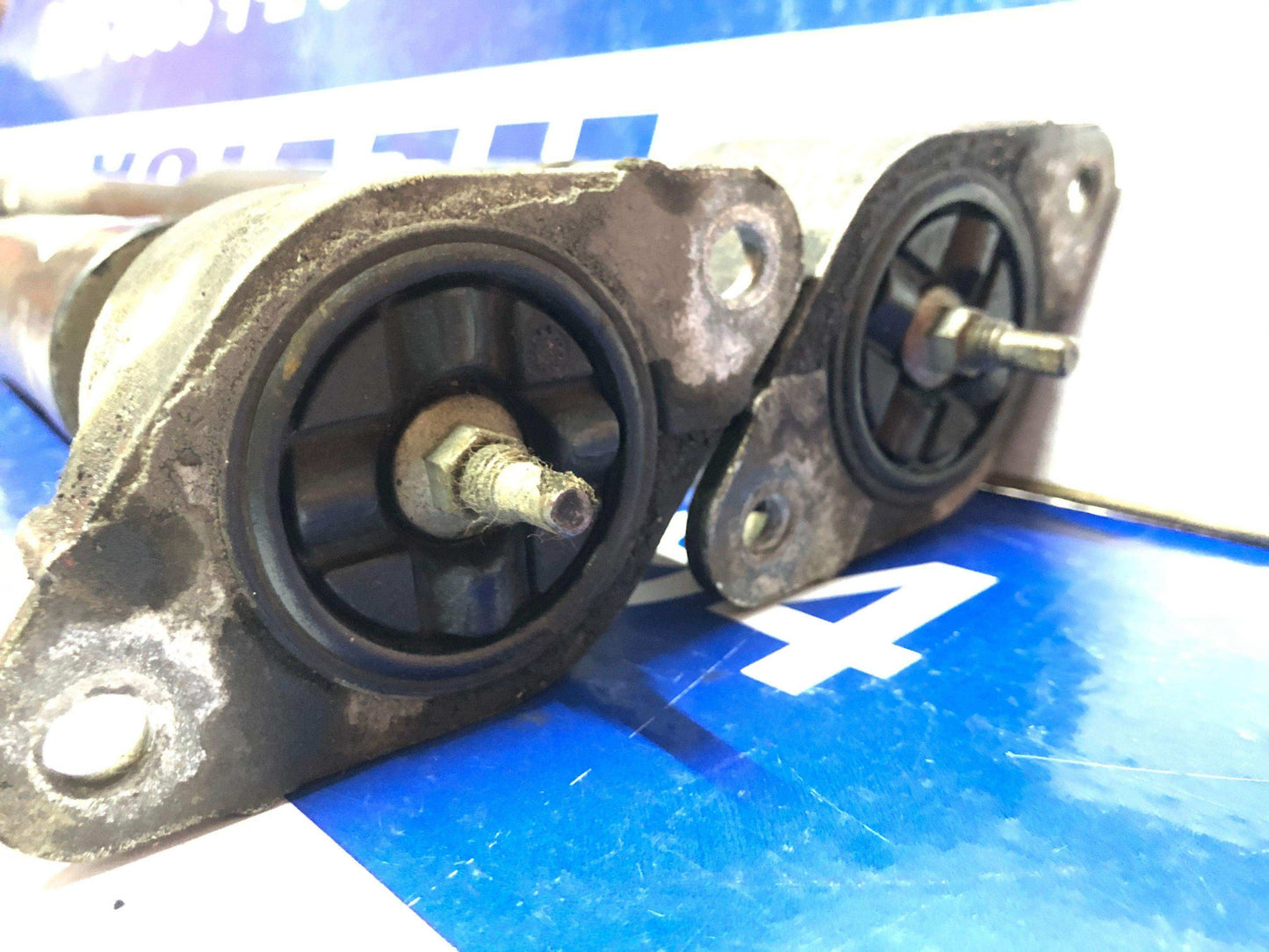 Amortiguadores traseros Mazda 2 / Ford Fiesta 2009 2014 ( 8v51-18159-aa ) - Grupo Revisa