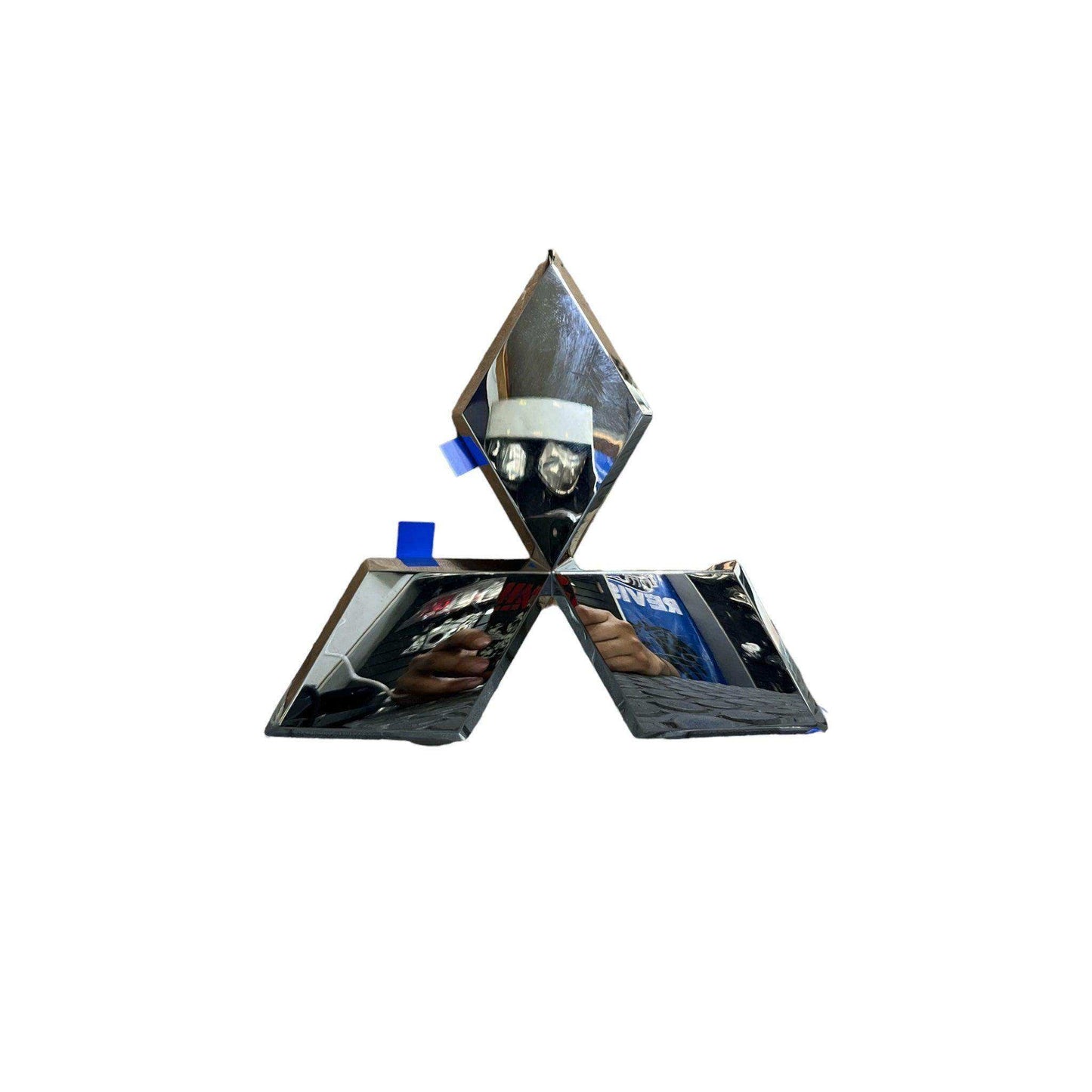 Emblema de persiana frontal Mitsubishi l200 tritón 2015 2020 (7415a560) - Auto repuestos Revisa