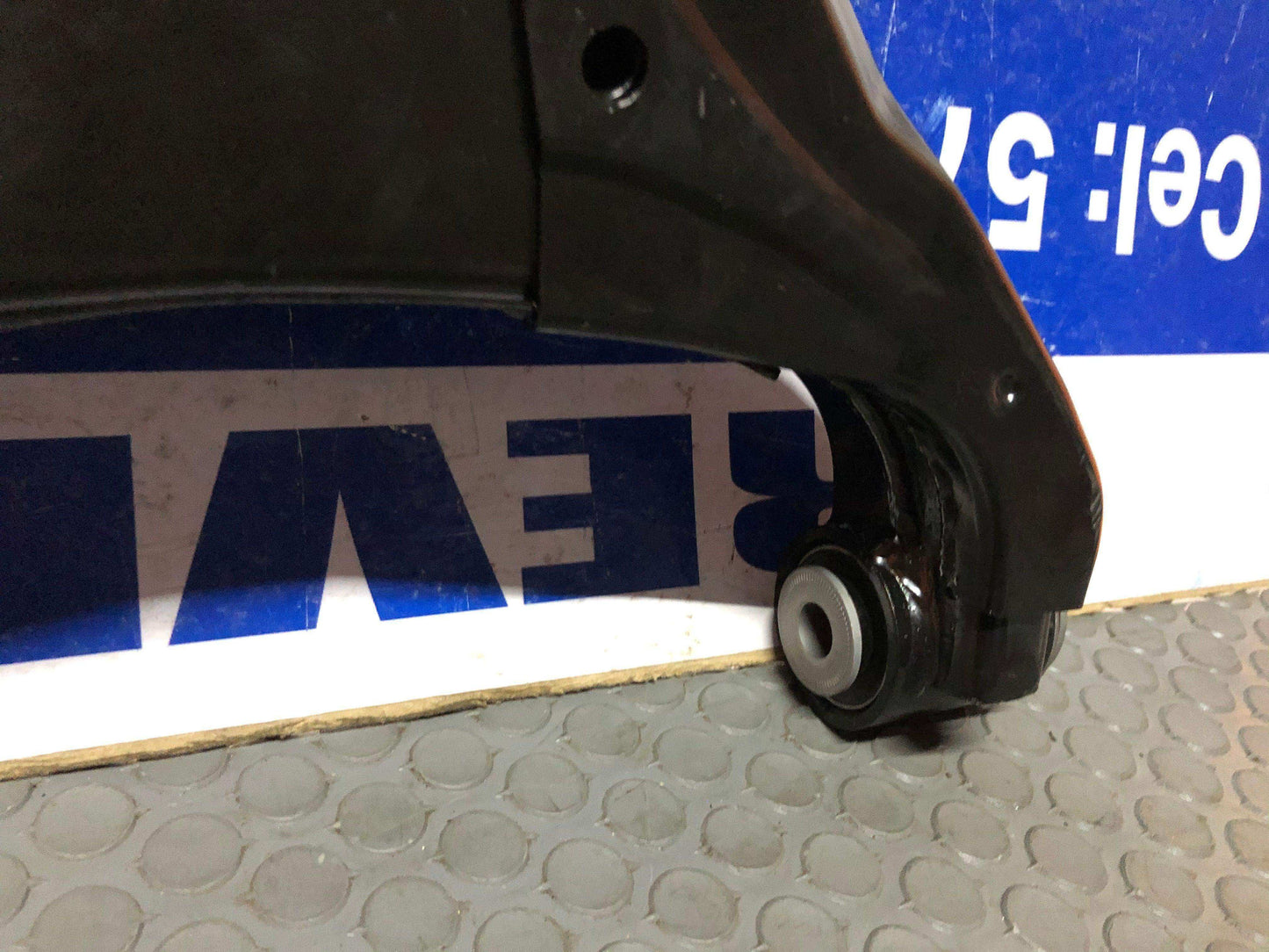 Muleta delantera inferior derecha izquierda Mazda bt50 pro / Ford ranger 2012 2021 (uc2r-34-350)(uc2r-34-300) - Grupo Revisa