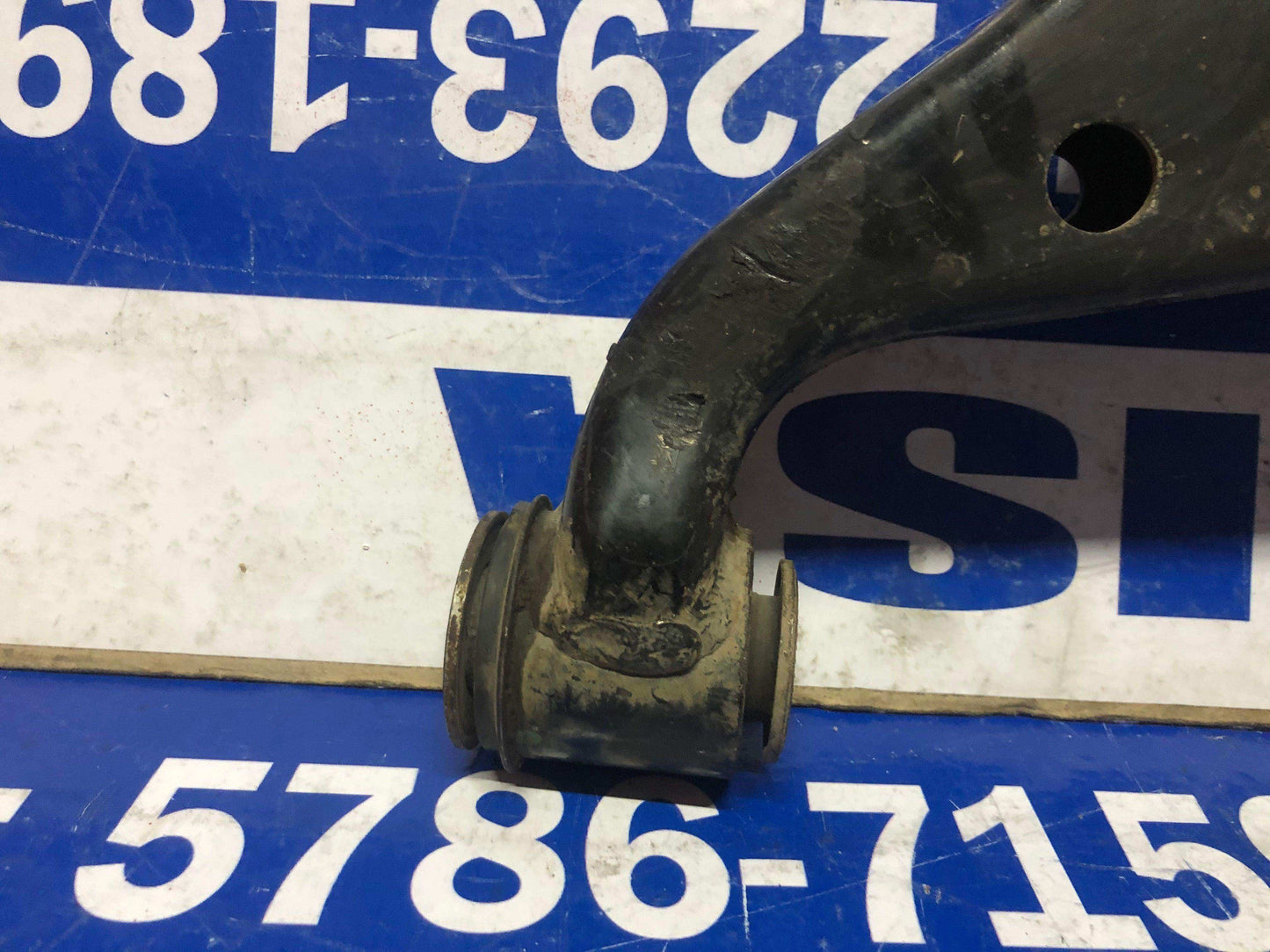 Muleta delantera inferior derecha Toyota hilux fortuner 2005 2015 - Grupo Revisa