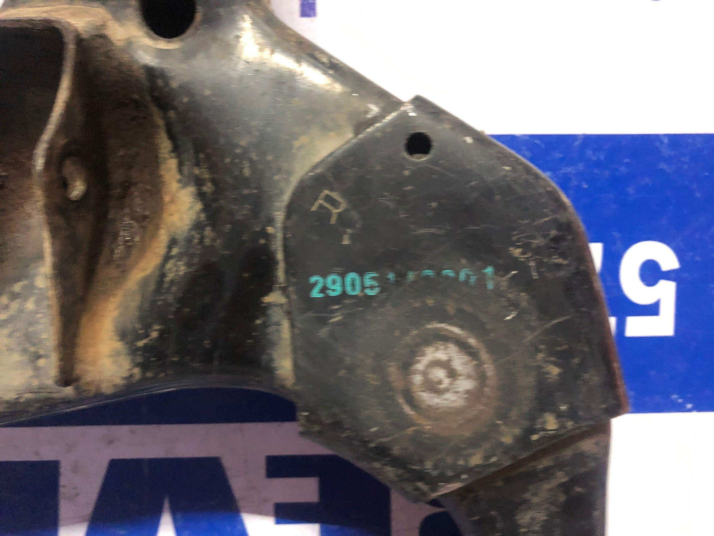 Muleta delantera inferior derecha Toyota hilux fortuner 2005 2015 - Grupo Revisa