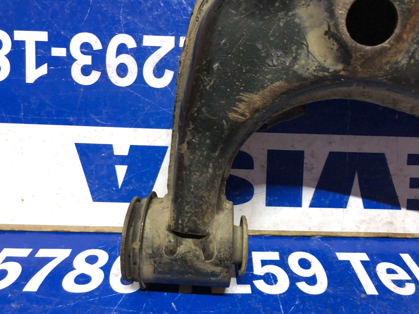 Muleta delantera inferior derecha Toyota hilux fortuner 2005 2015 - Grupo Revisa