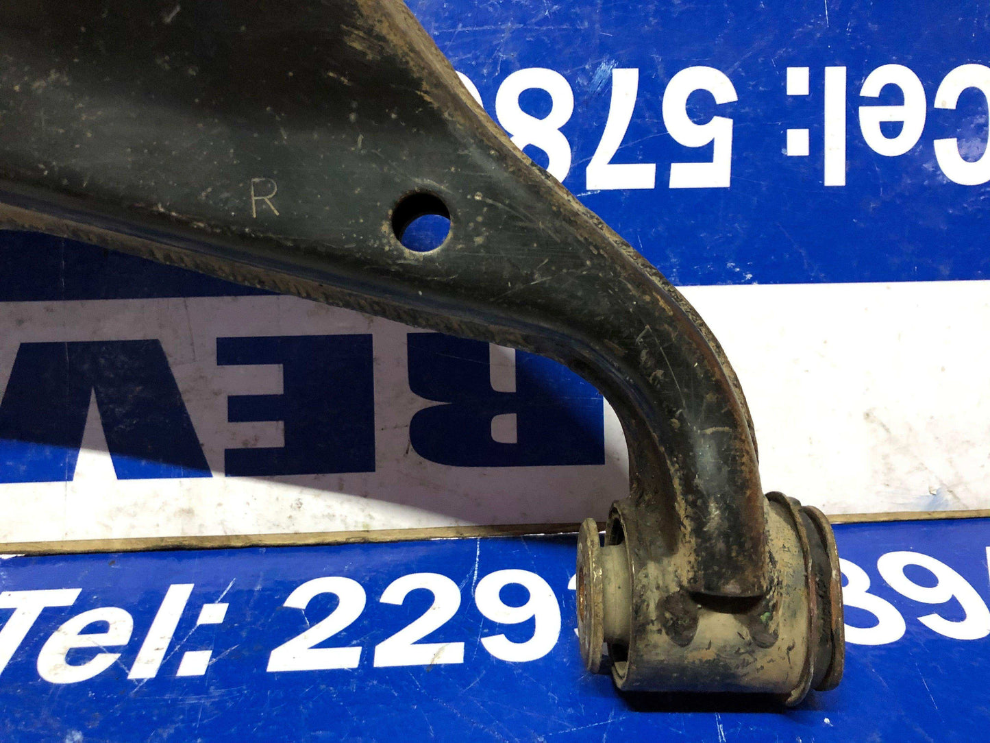 Muleta delantera inferior derecha Toyota hilux fortuner 2005 2015 - Grupo Revisa