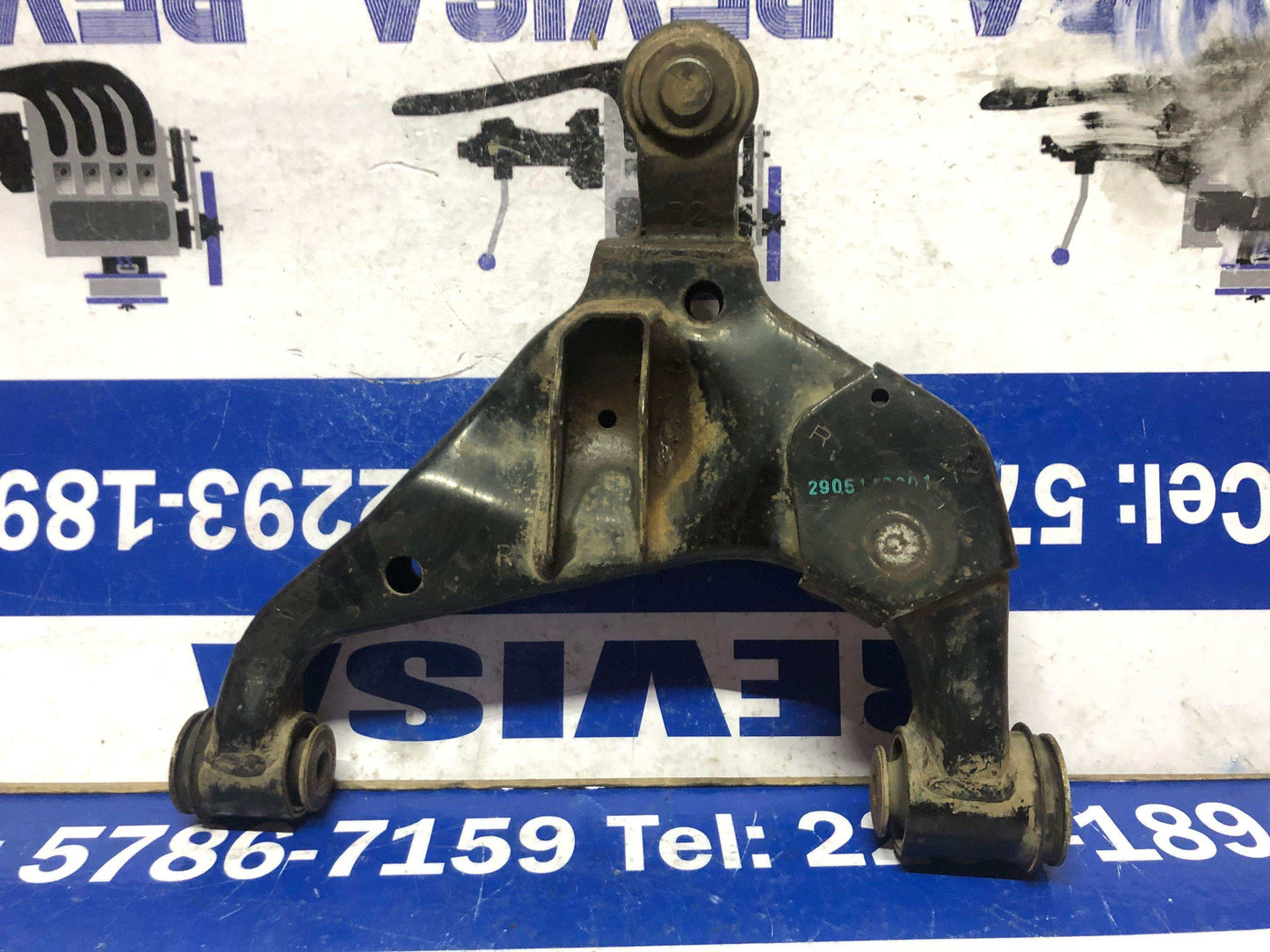 Muleta delantera inferior derecha Toyota hilux fortuner 2005 2015 - Grupo Revisa