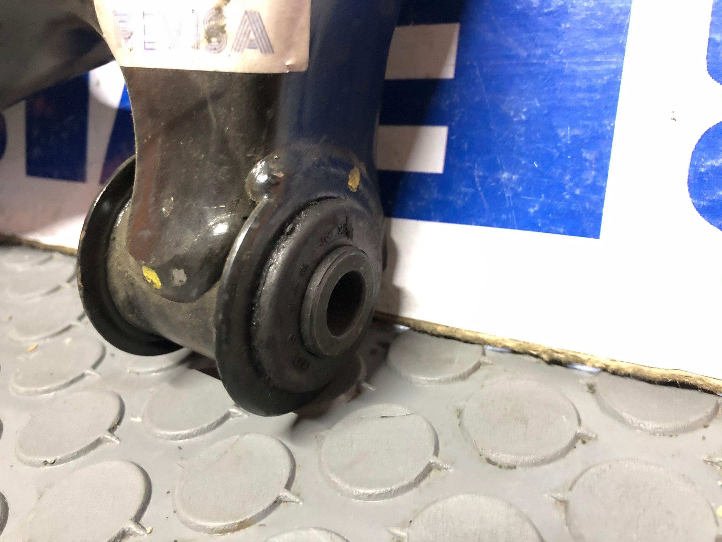 Muleta delantera izquierda Volkswagen polo 2014 2018 (6rf 407 151 b) - Grupo Revisa