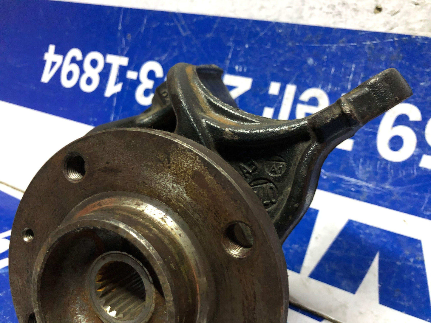 Muñón delantero derecho izquierdo Peugeot 207 premier 2008 2015 - Grupo Revisa