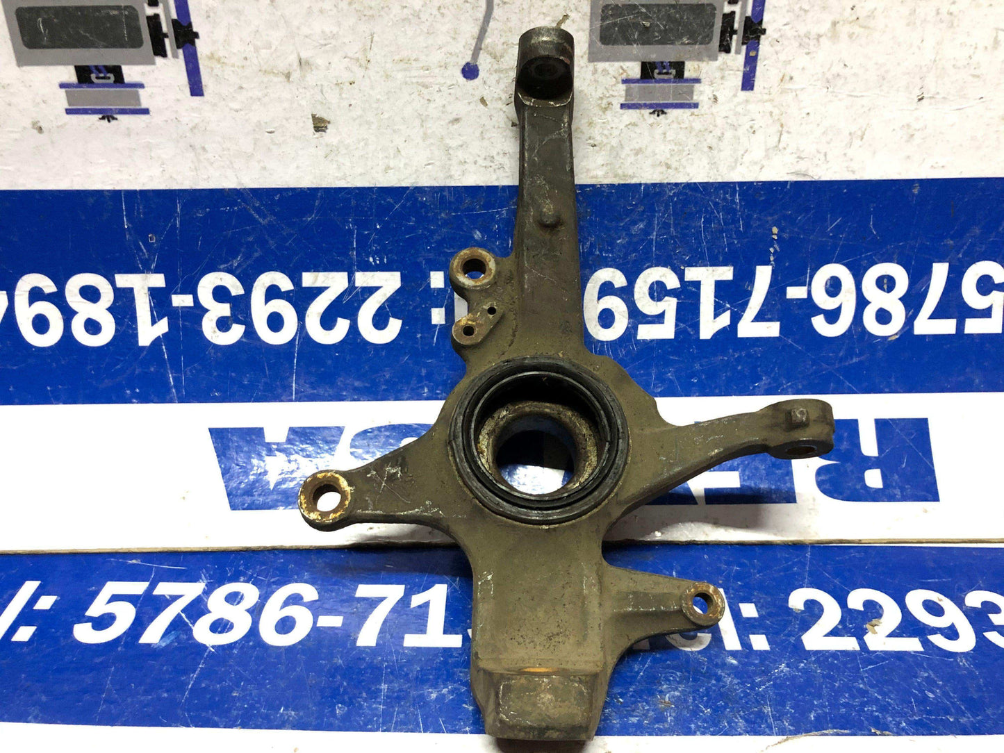 Muñón delantero izquierdo Mazda bt50 2005 2012 - Grupo Revisa