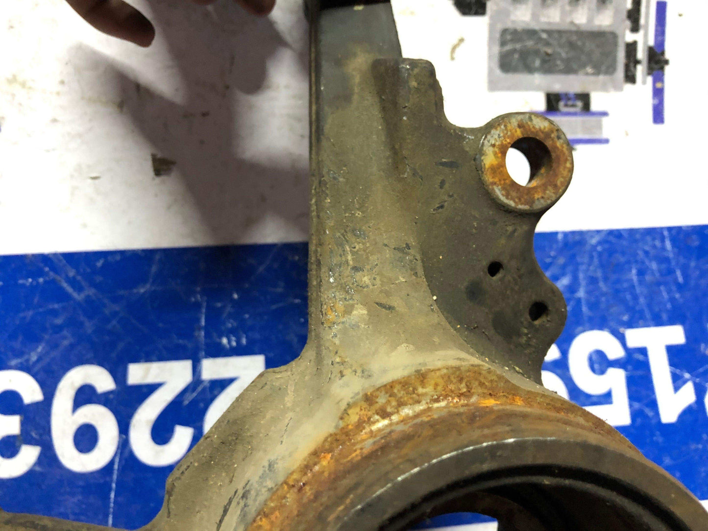 Muñón delantero izquierdo Mazda bt50 2005 2012 - Grupo Revisa