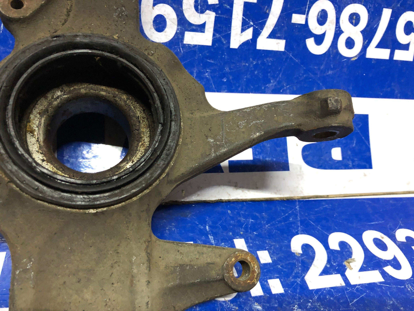 Muñón delantero izquierdo Mazda bt50 2005 2012 - Grupo Revisa