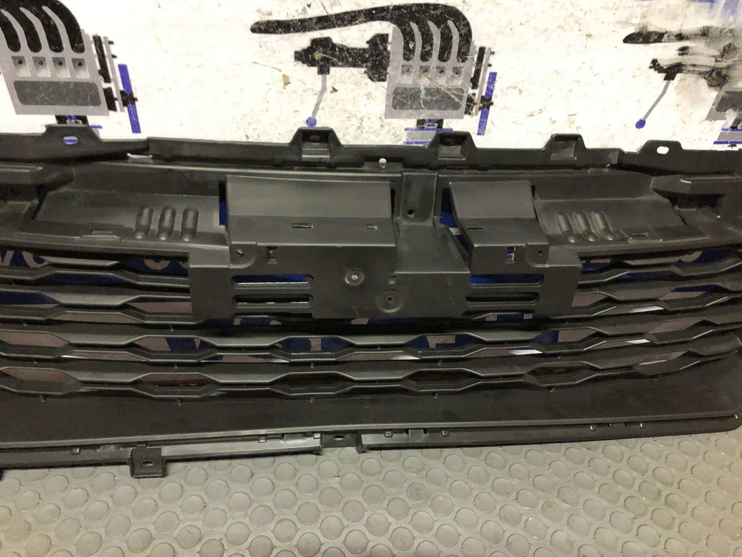 Persiana frontal inferior Mitsubishi l200 2020 2022 (6402a515) - Grupo Revisa