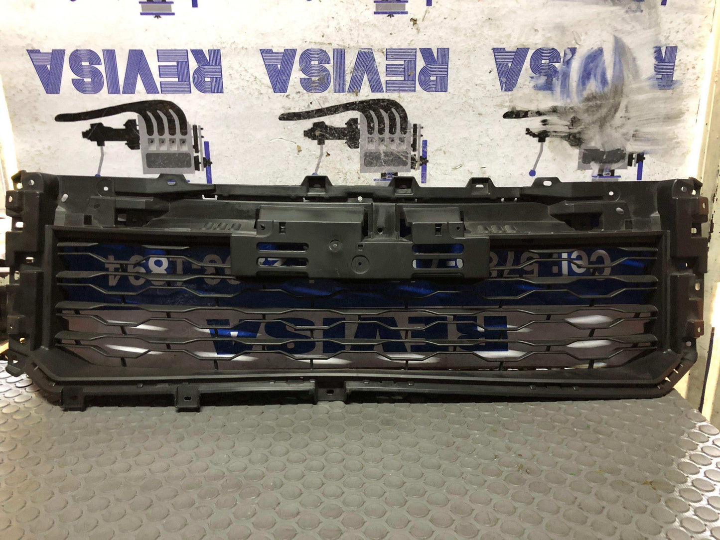 Persiana frontal inferior Mitsubishi l200 2020 2022 (6402a515) - Grupo Revisa