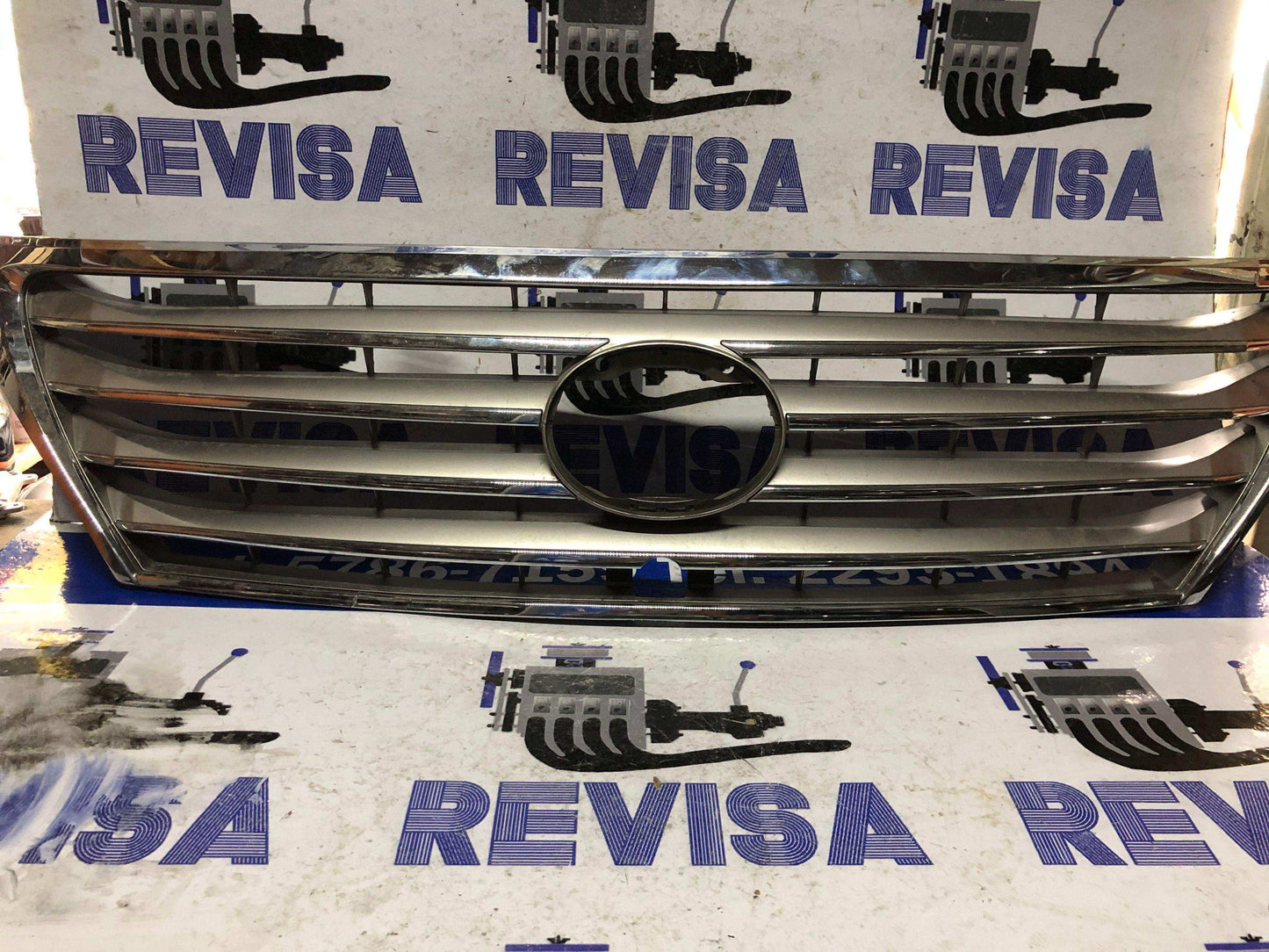 Persiana frontal Lexus LX570 2008 2010 - Grupo Revisa