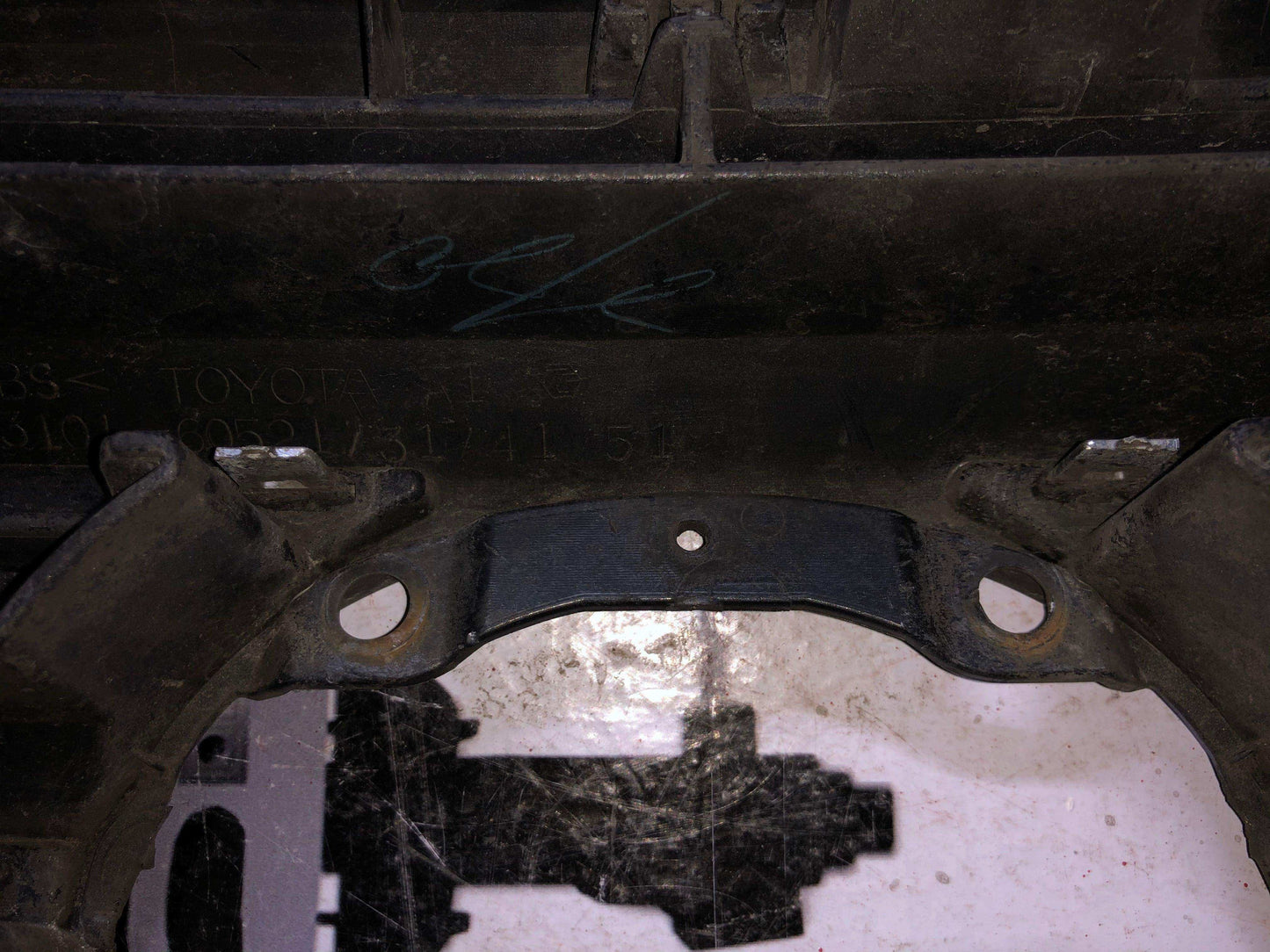Persiana frontal Lexus LX570 2008 2010 - Grupo Revisa