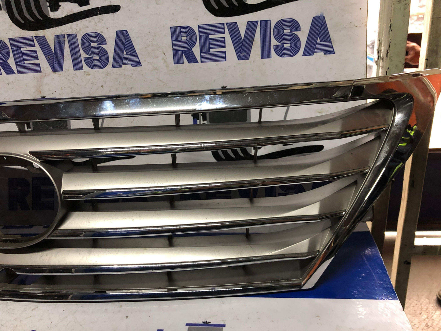 Persiana frontal Lexus LX570 2008 2010 - Grupo Revisa