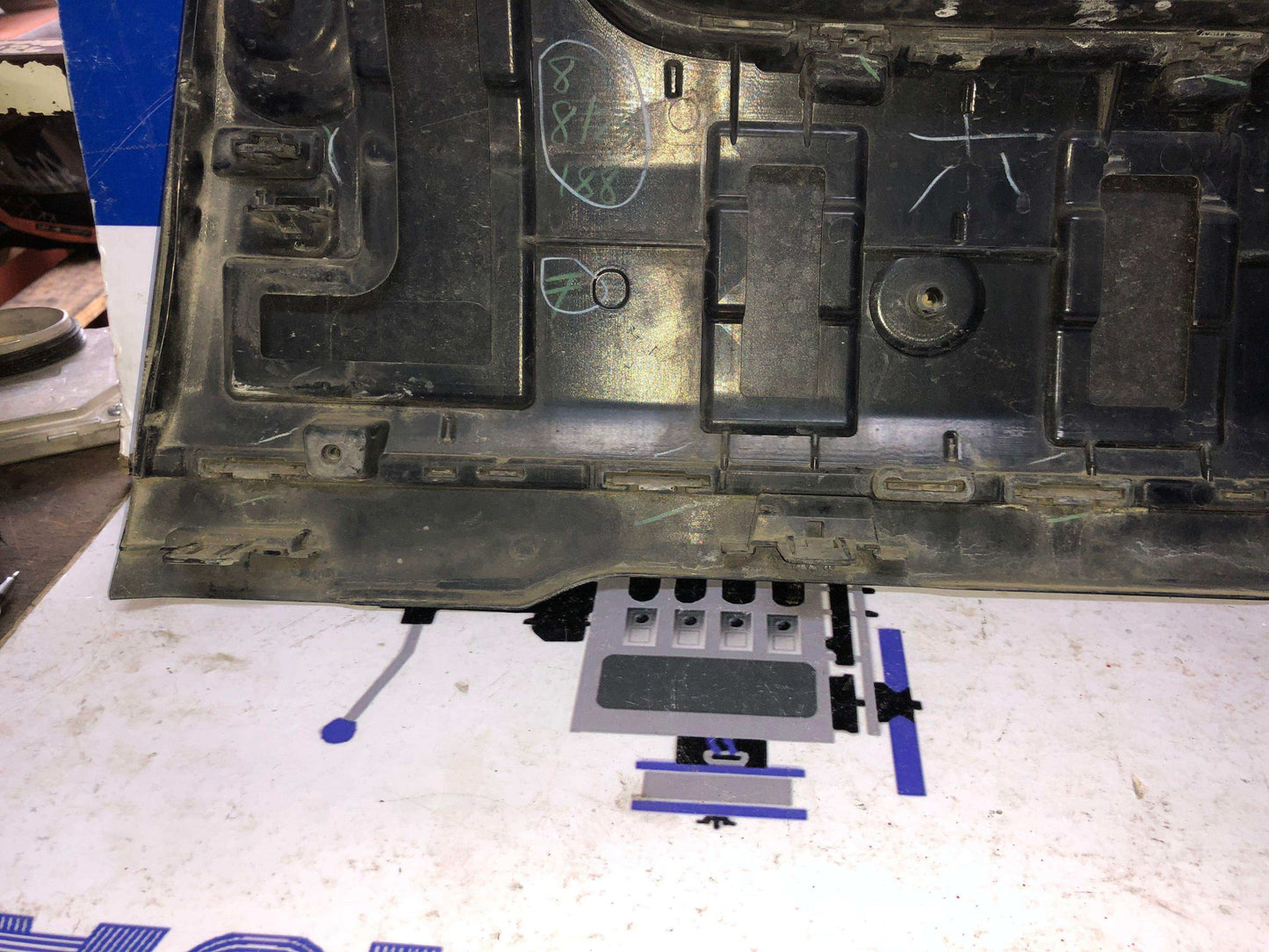 Persiana frontal Toyota hiace 2008 2018 ( 53111-26510 ) TECHO BAJO - Grupo Revisa
