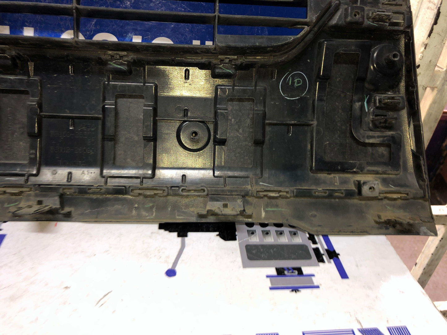 Persiana frontal Toyota hiace 2008 2018 ( 53111-26510 ) TECHO BAJO - Grupo Revisa