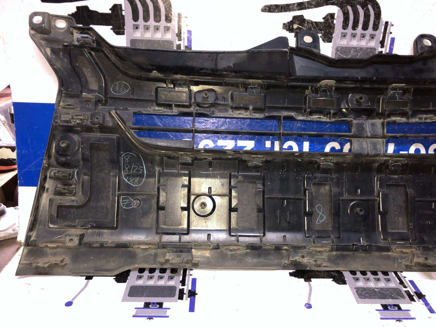 Persiana frontal Toyota hiace 2008 2018 ( 53111-26510 ) TECHO BAJO - Grupo Revisa