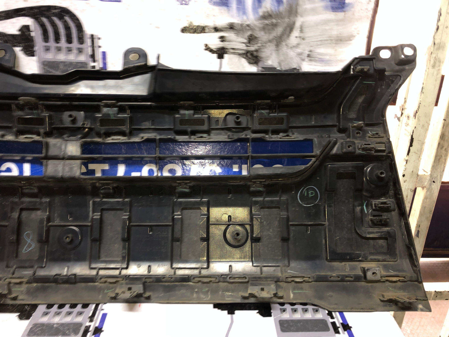 Persiana frontal Toyota hiace 2008 2018 ( 53111-26510 ) TECHO BAJO - Grupo Revisa