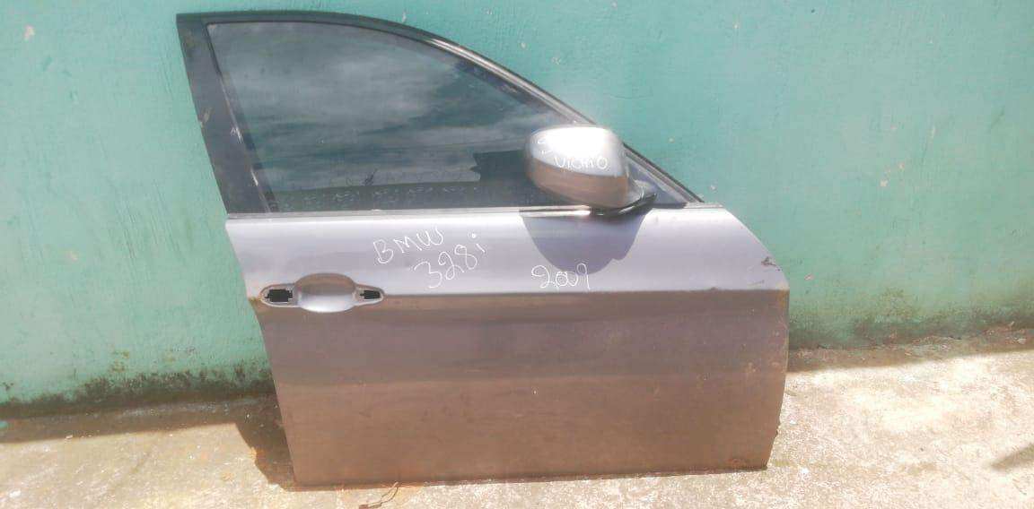 Puerta delantera derecha BMW 328i 2006-2010 - Grupo Revisa