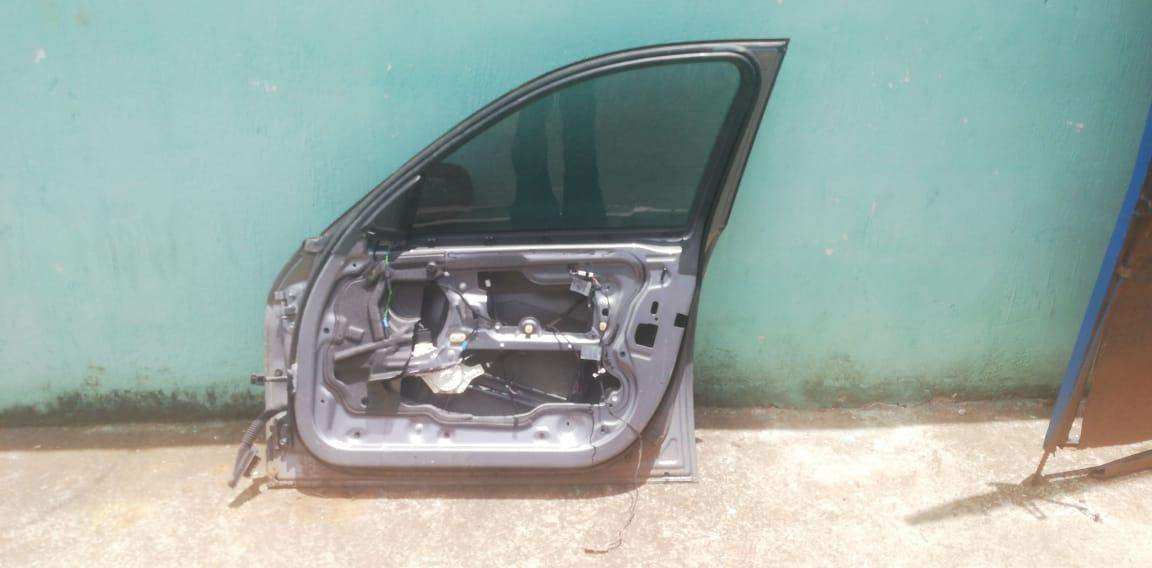 Puerta delantera derecha BMW 328i 2006-2010 - Grupo Revisa