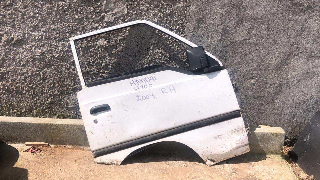 Puerta delantera derecha Hyundai h100 panel 1998 2005 - Grupo Revisa