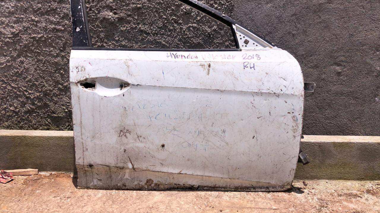 Puerta delantera derecha Hyundai veloster 2010 2017 - Grupo Revisa