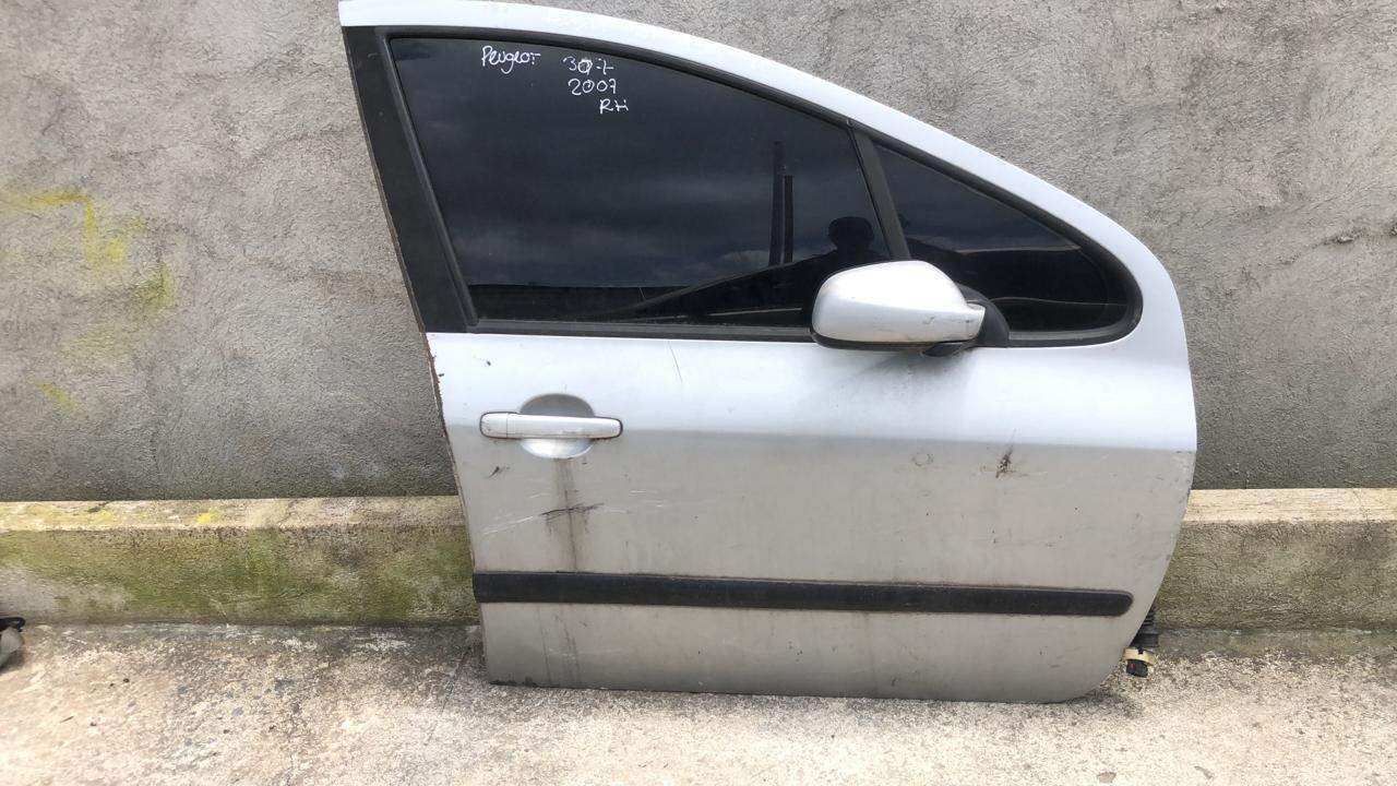 Puerta delantera derecha peugeot 307 2002 2007 - Grupo Revisa