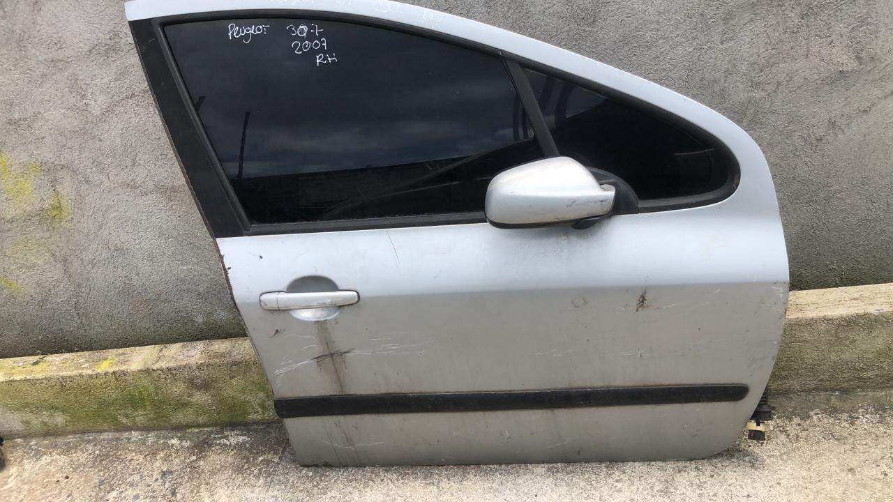 Puerta delantera derecha peugeot 307 2002 2007 - Grupo Revisa