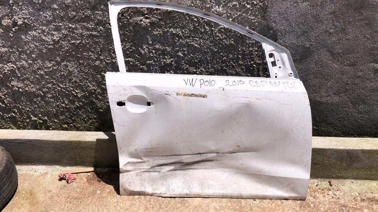 Puerta delantera derecha Volkswagen polo sedan 2015 2018 - Grupo Revisa