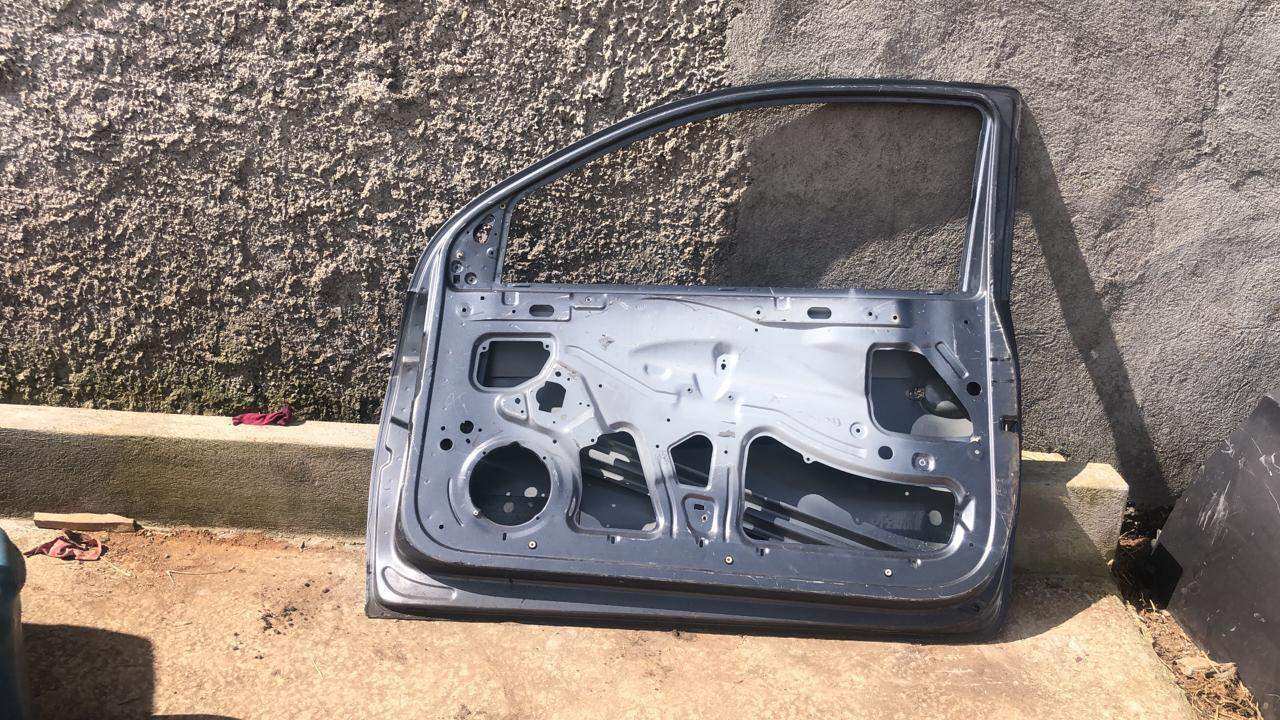 Puerta delantera derecha Volkswagen saveiro 2012 2020 - Grupo Revisa