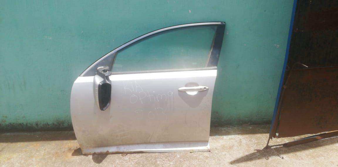 Puerta delantera izquierda Kia Optima 2012-2015 - Grupo Revisa