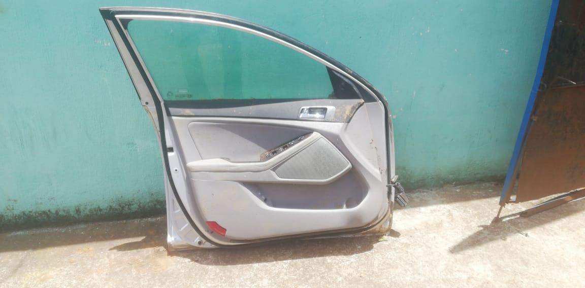 Puerta delantera izquierda Kia Optima 2012-2015 - Grupo Revisa