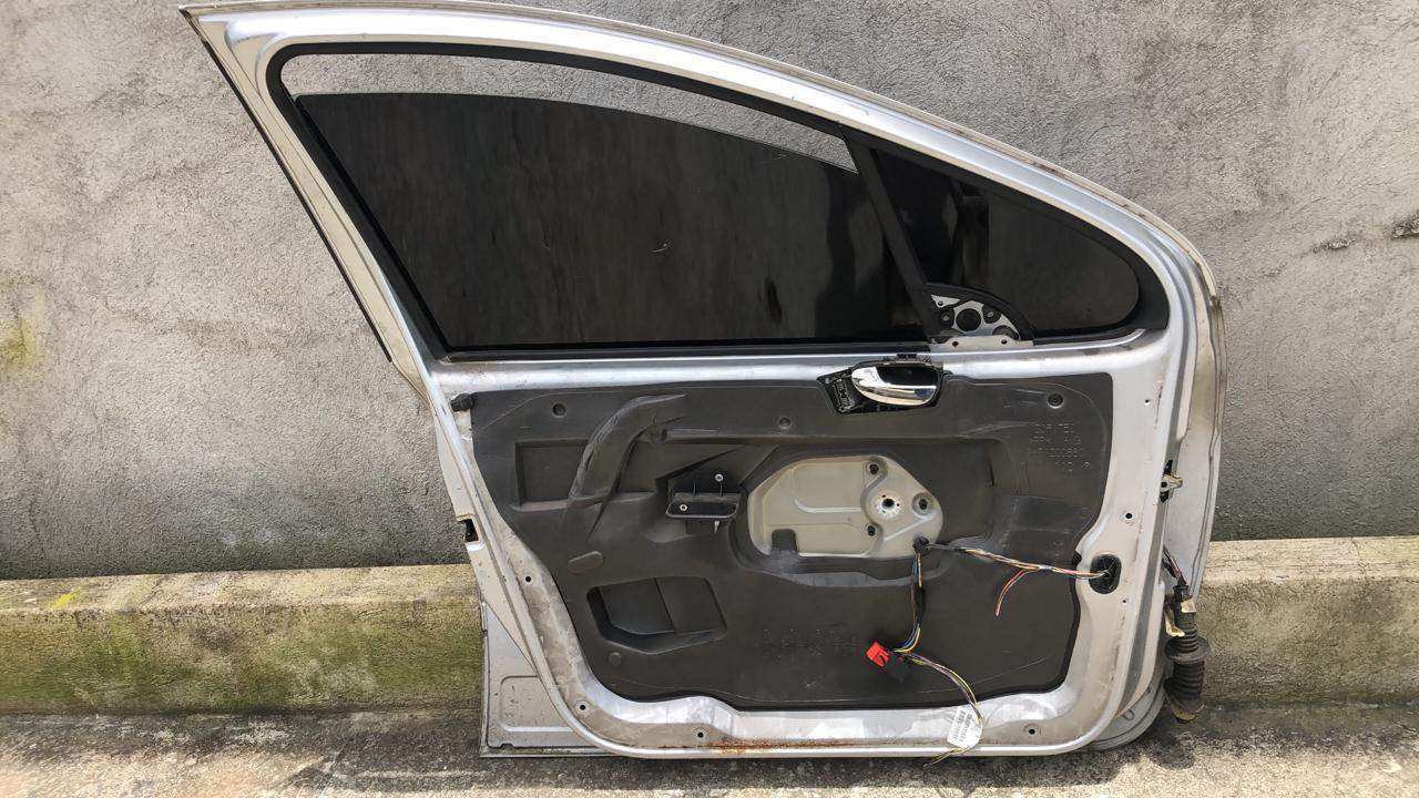 Puerta delantera izquierda peugeot 307 2002 2006 - Grupo Revisa