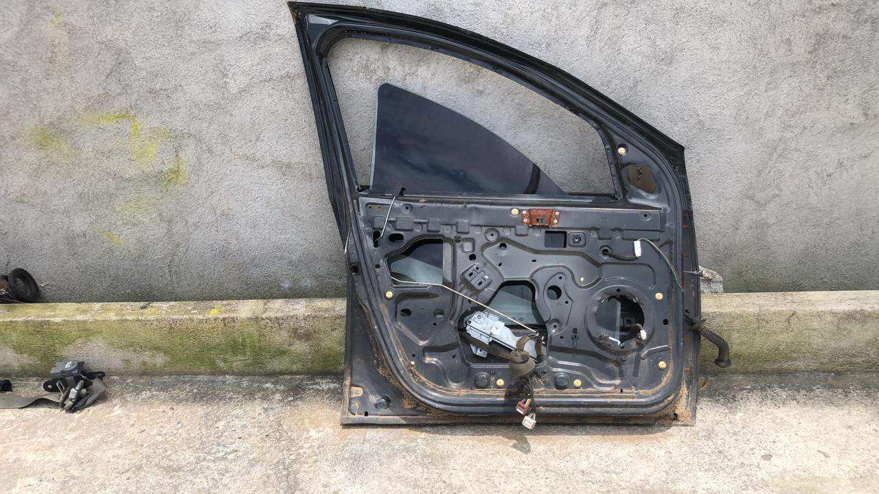 Puerta delantera izquierda renault duster 2012 2019 - Grupo Revisa