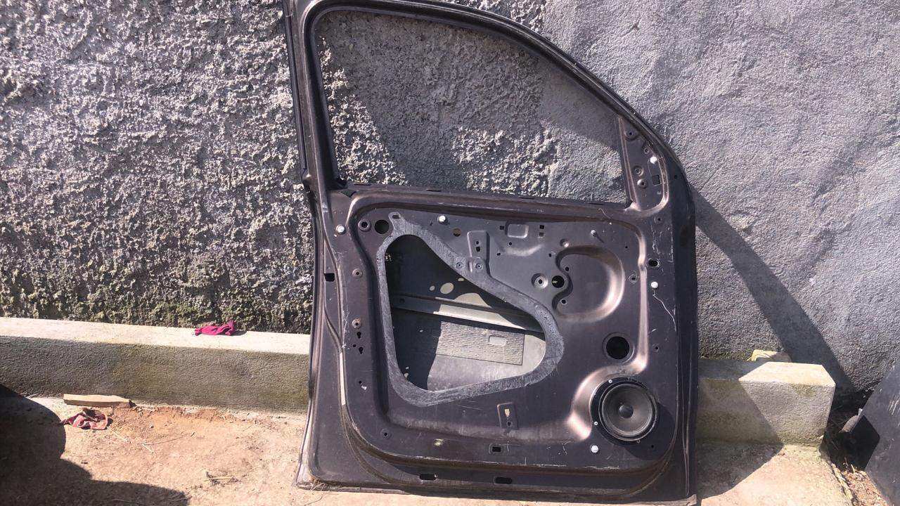 Puerta delantera izquierda Volkswagen amarok 2012 2020 - Grupo Revisa