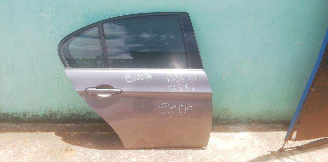 Puerta trasera derecha BMW 328i 2006-2010 - Grupo Revisa