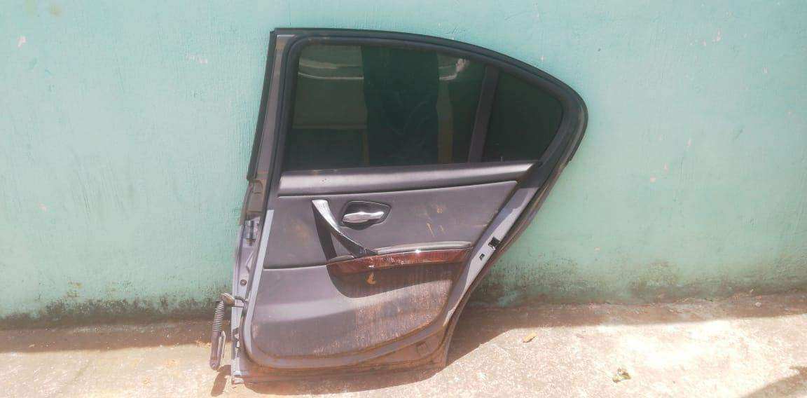 Puerta trasera derecha BMW 328i 2006-2010 - Grupo Revisa