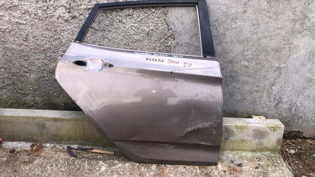 Puerta trasera derecha Hyundai accent hatchback 2012 2018 - Grupo Revisa