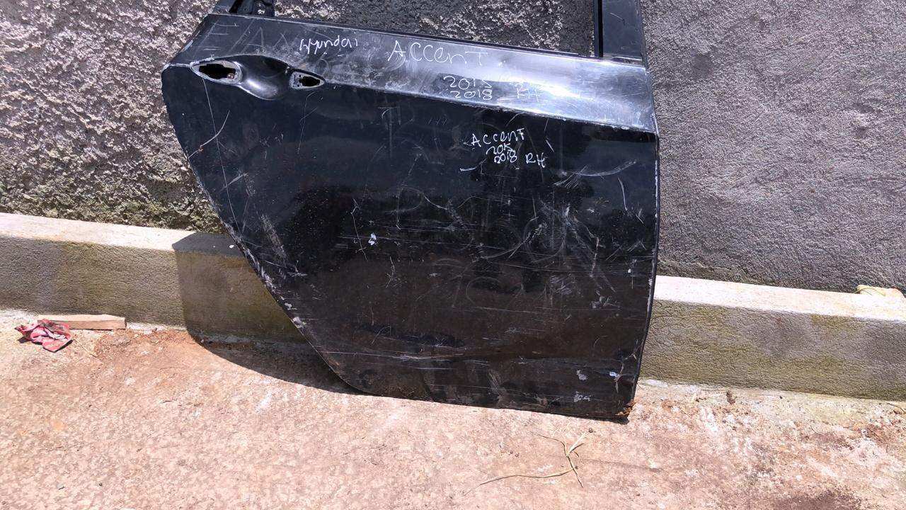 Puerta trasera derecha Hyundai elantra gt 2012 2018 - Grupo Revisa