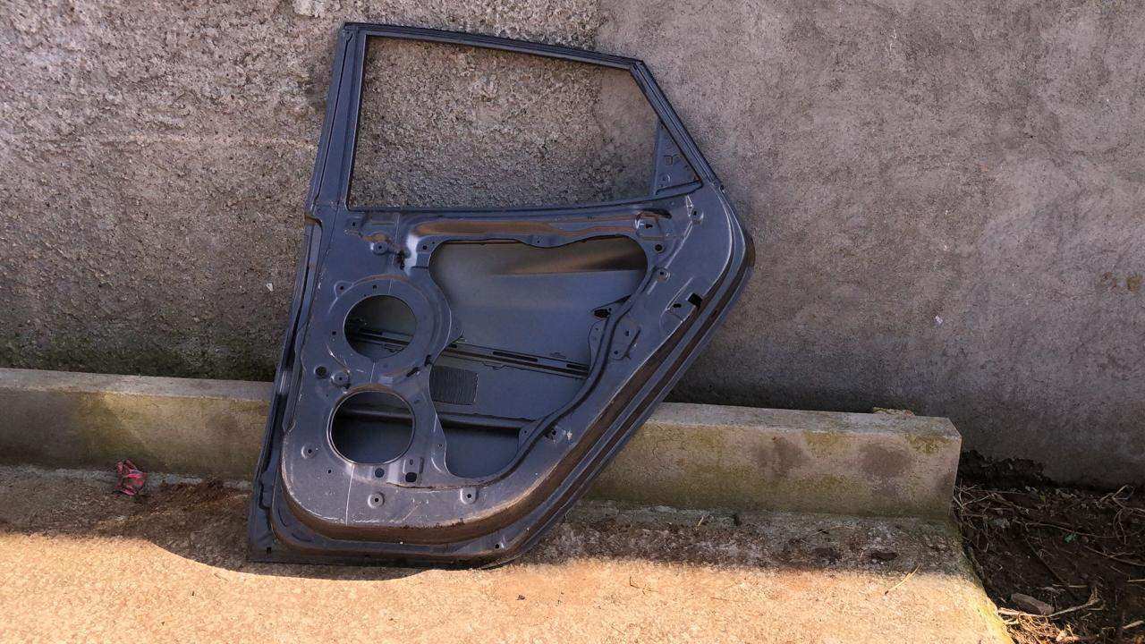 Puerta trasera derecha Hyundai tucson 2012 2015 - Grupo Revisa