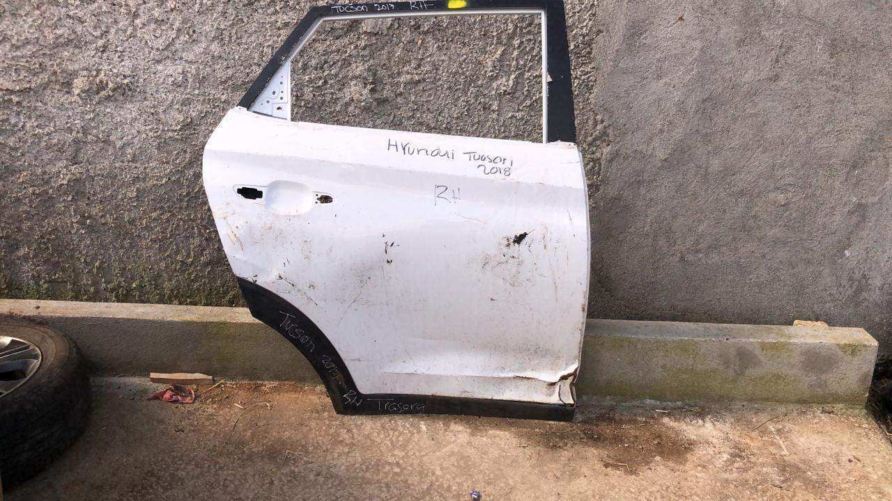 Puerta trasera derecha Hyundai tucson 2016 2020 - Grupo Revisa