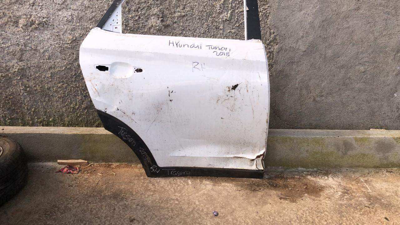 Puerta trasera derecha Hyundai tucson 2016 2020 - Grupo Revisa