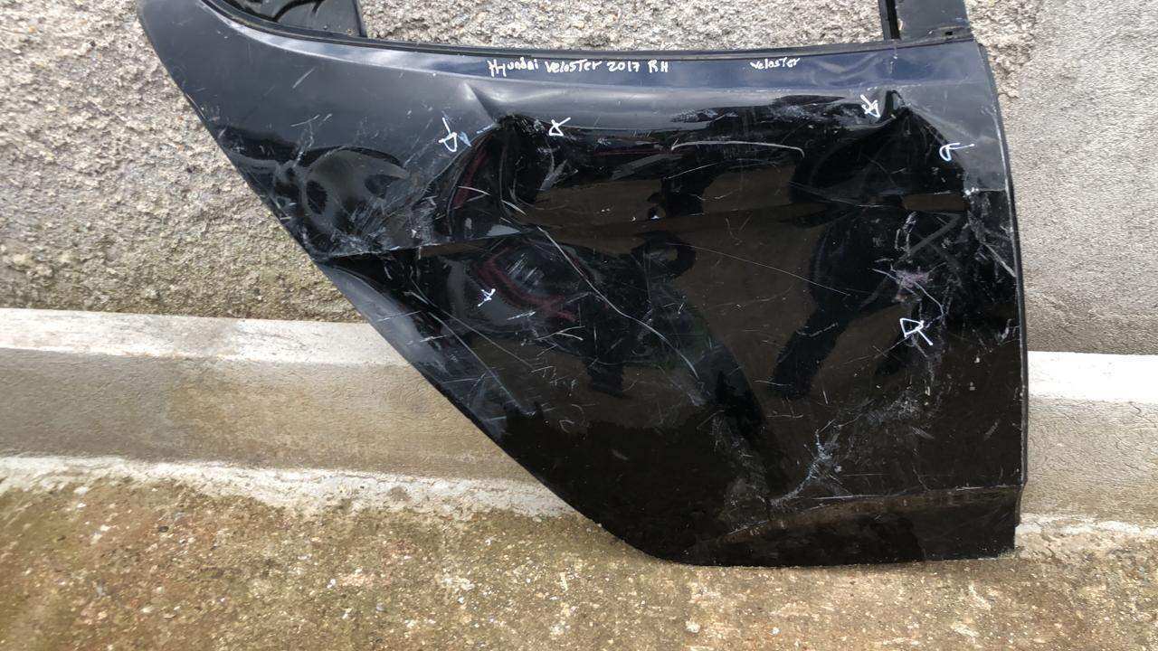 Puerta trasera derecha Hyundai veloster 2010 2017 - Grupo Revisa