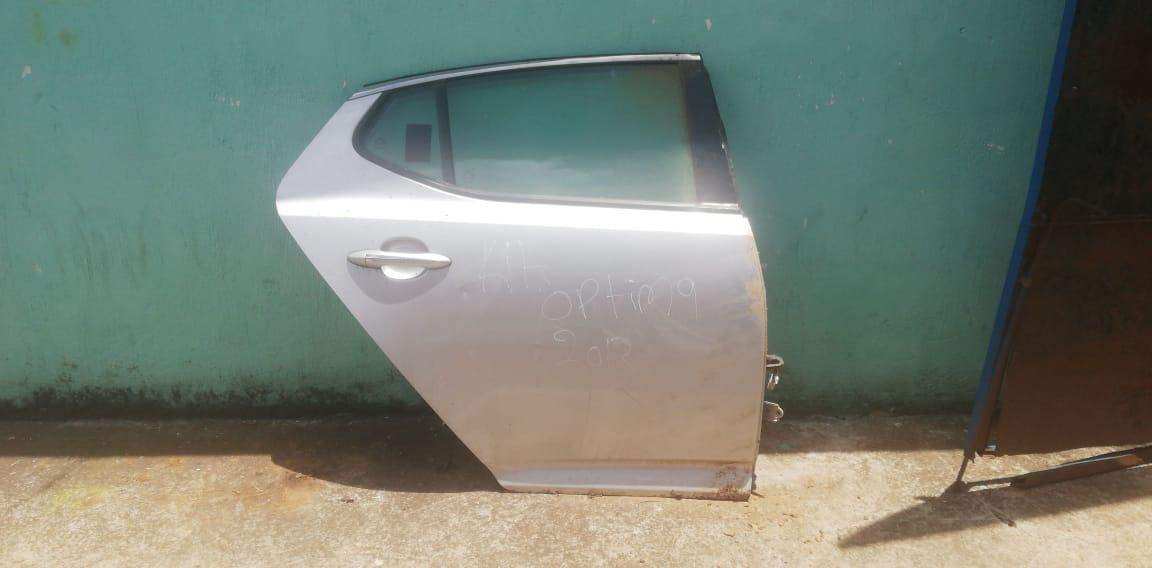 Puerta trasera derecha Kia Optima 2012-2015 - Grupo Revisa