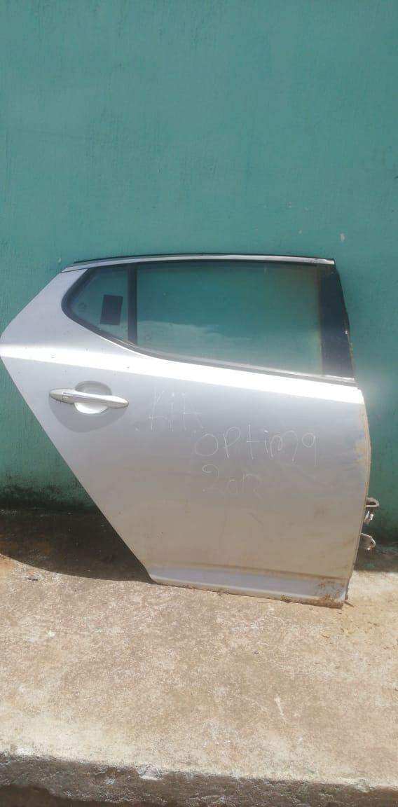 Puerta trasera derecha Kia Optima 2012-2015 - Grupo Revisa