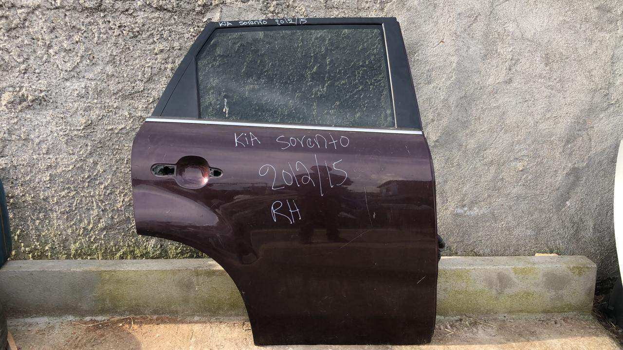 Puerta trasera derecha kia sorento 2010 2015 - Grupo Revisa