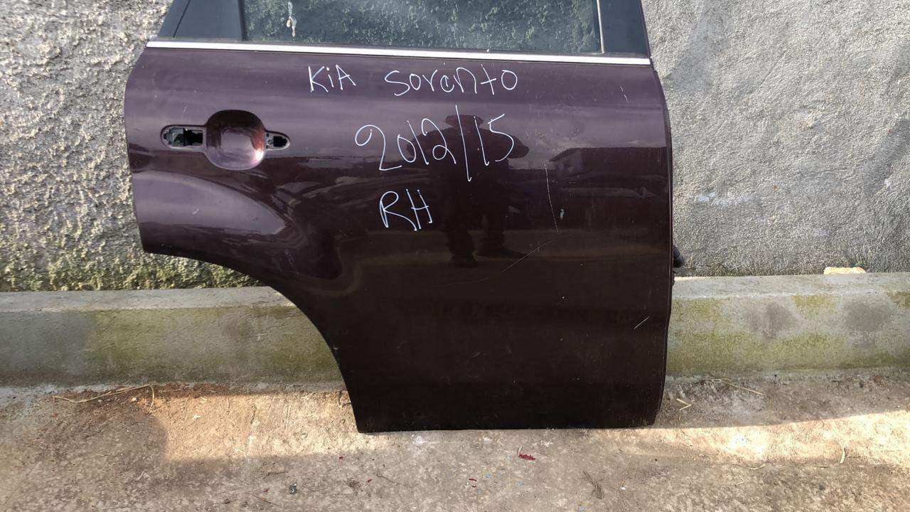Puerta trasera derecha kia sorento 2010 2015 - Grupo Revisa